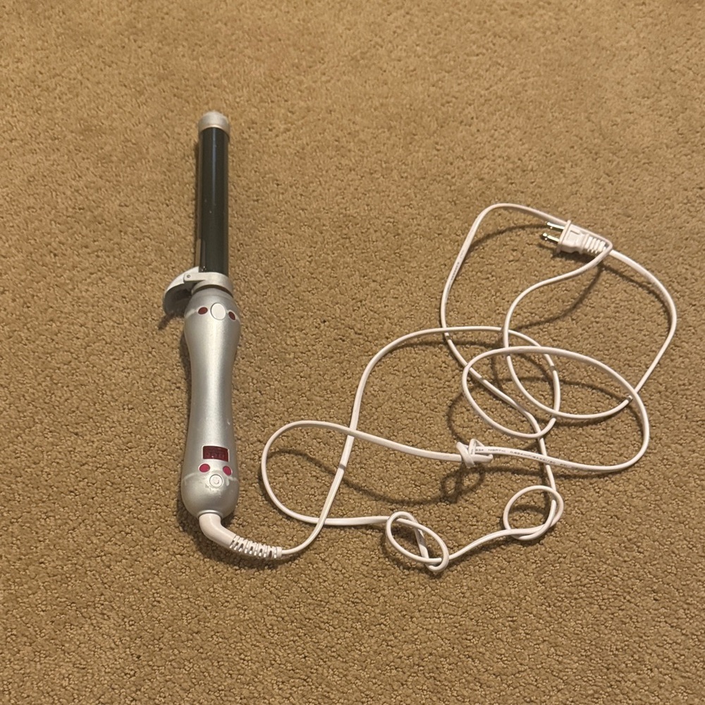 The Beachwaver Co. Silver Curling Iron